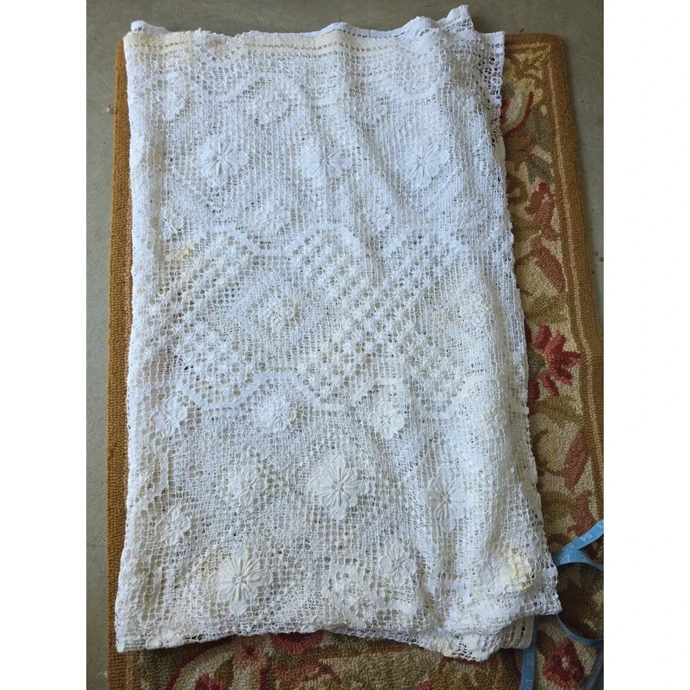 Vtg White Floral Hand Crocheted Coverlet Table Cover 76x 112